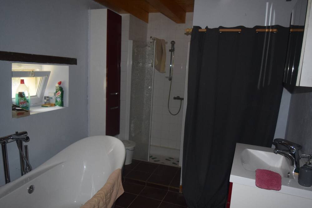 Photo of Bathroom in Brandeville
