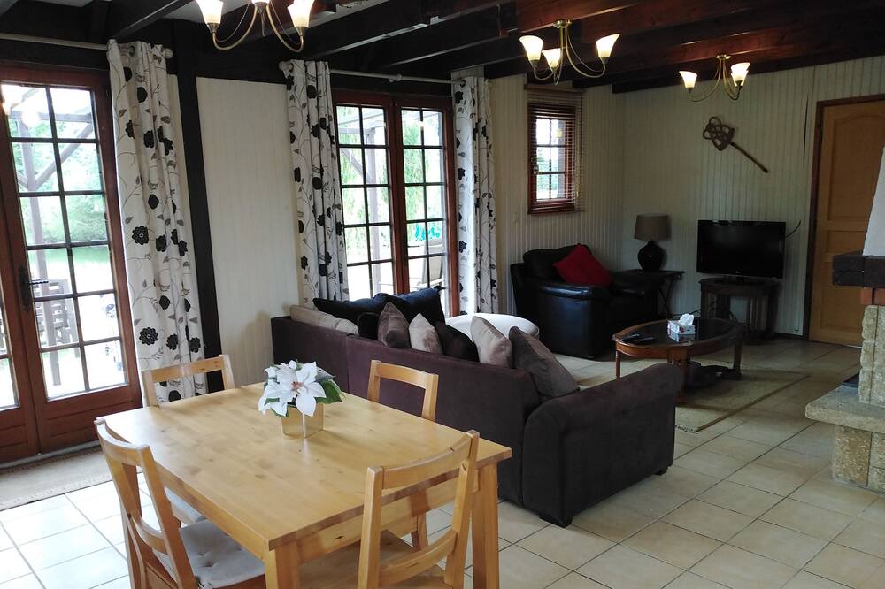 Photo of Bedroom in Aubigne-Racan