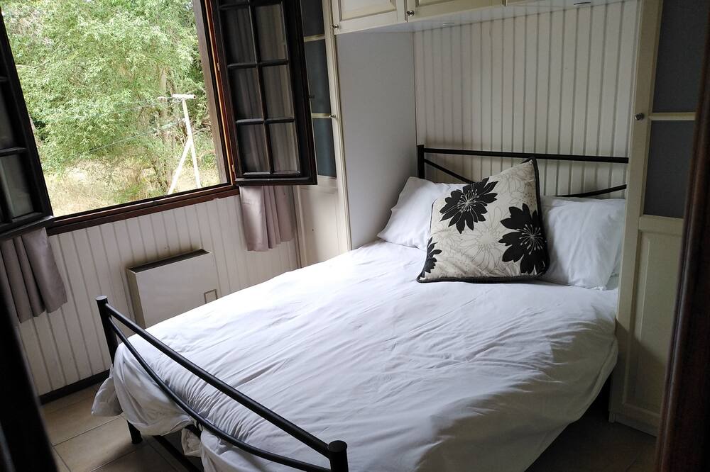 Photo of Bedroom in Aubigne-Racan
