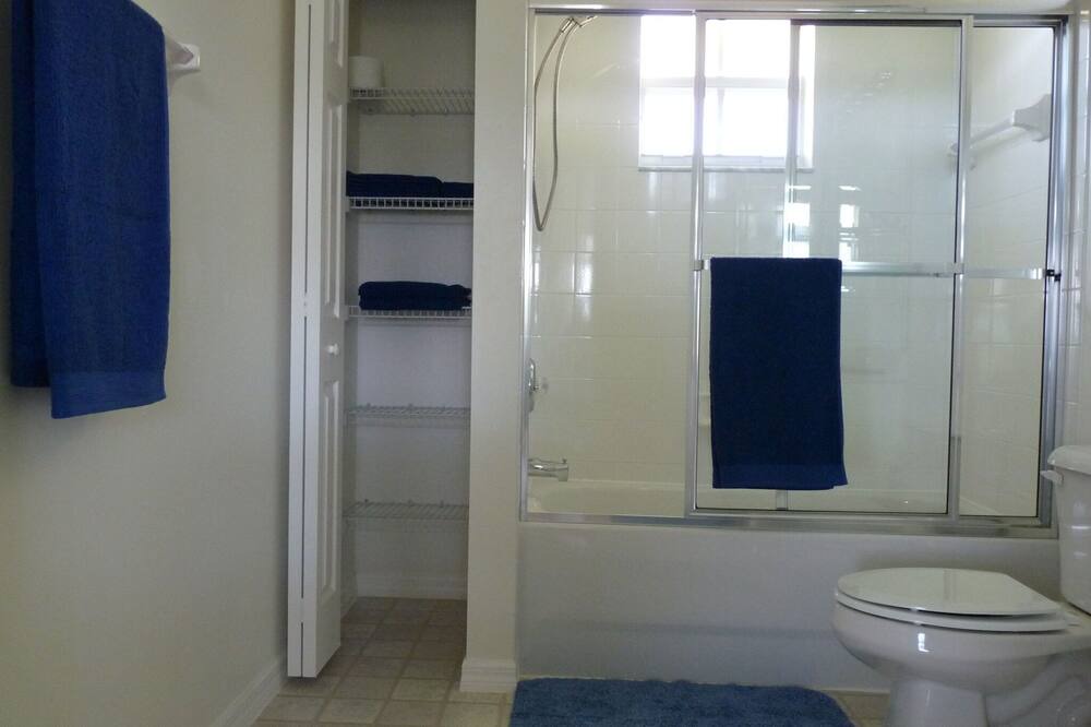 Photo of Bathroom in Joel