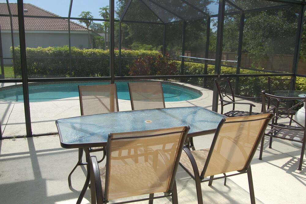 Photo of Patio Balcony in Valencia Lakes