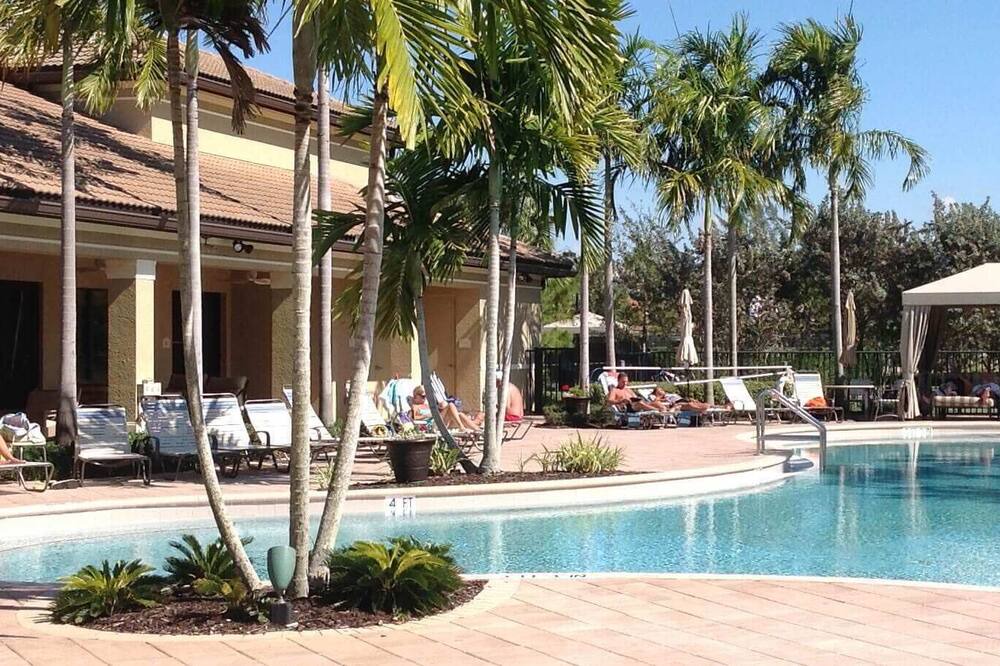 Photo of Outdoor in Valencia Lakes