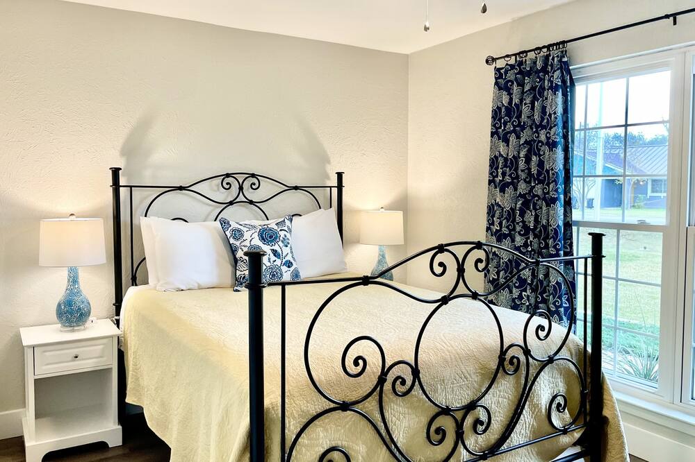 Photo of Bedroom in Forest North Estates