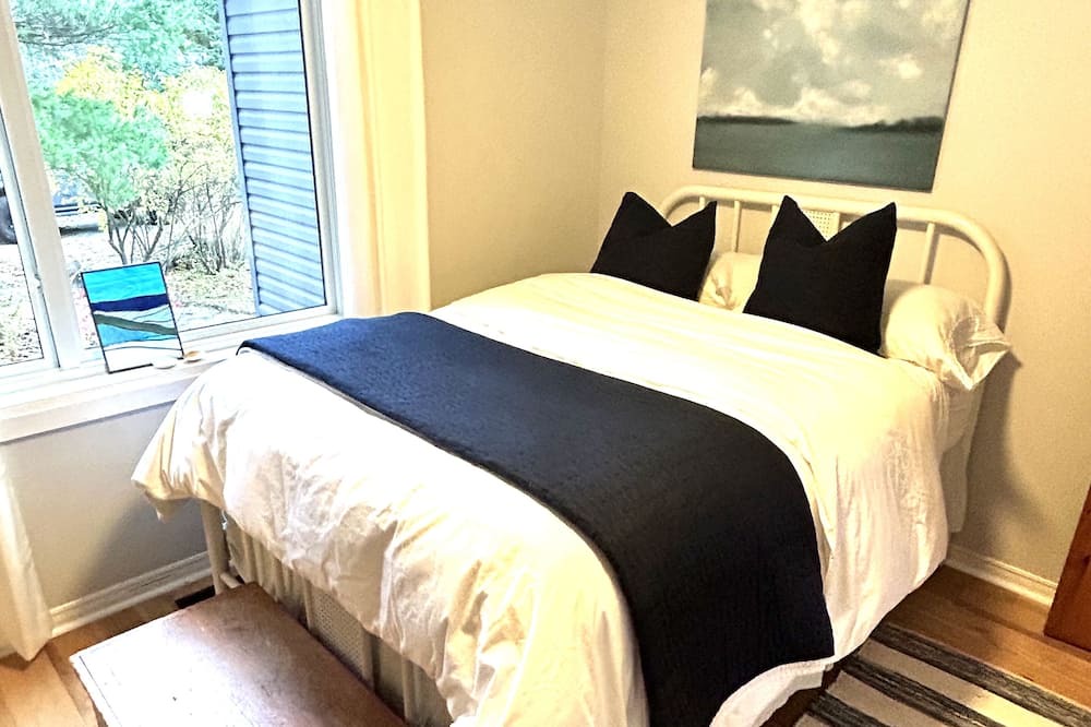 Photo of Bedroom in Muskoka Lakes