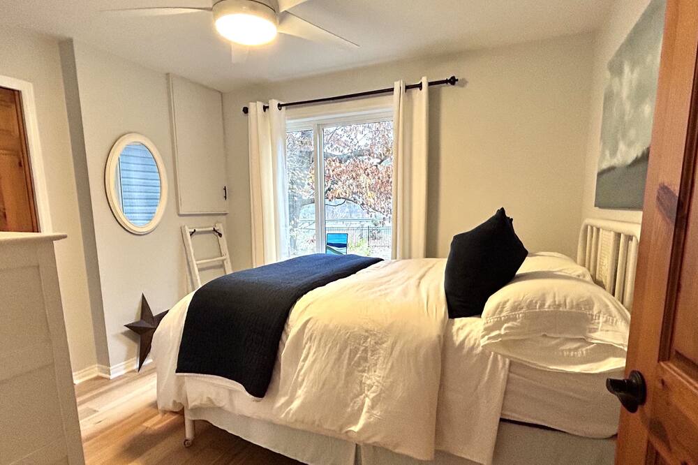 Photo of Bedroom in Muskoka Lakes