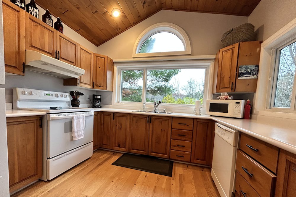 Photo of Kitchen in Muskoka Lakes