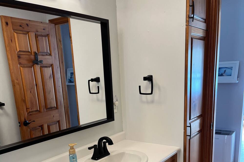 Photo of Bathroom in Muskoka Lakes