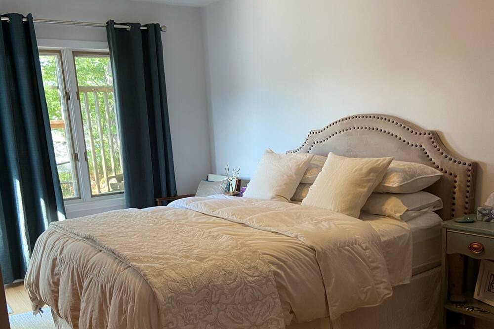 Photo of Bedroom in Muskoka Lakes