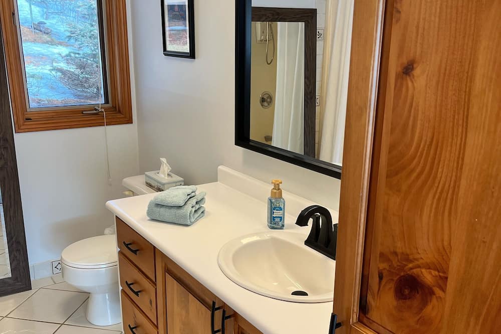 Photo of Bathroom in Muskoka Lakes