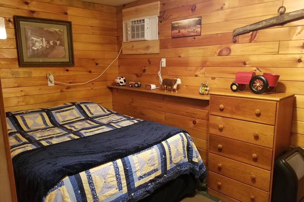 Photo of Bedroom in Monroe County