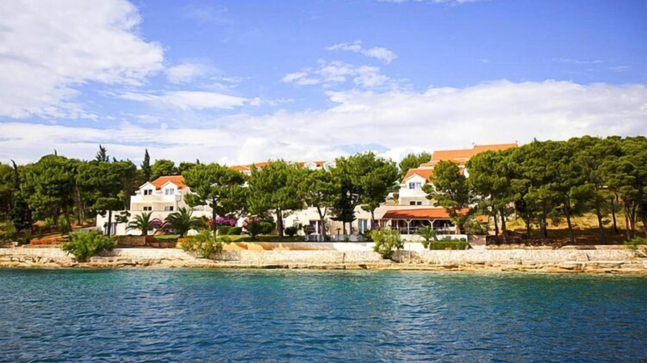Photo of Others in Cove Makarac (Milna)