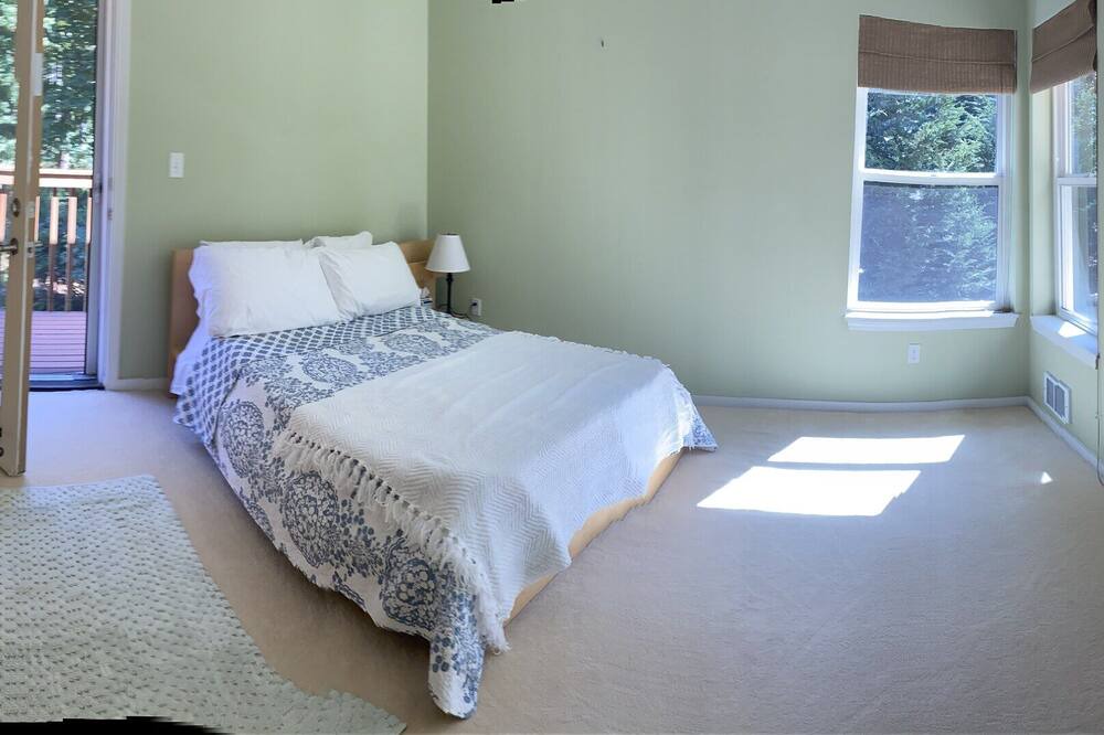 Photo of Bedroom in Everett