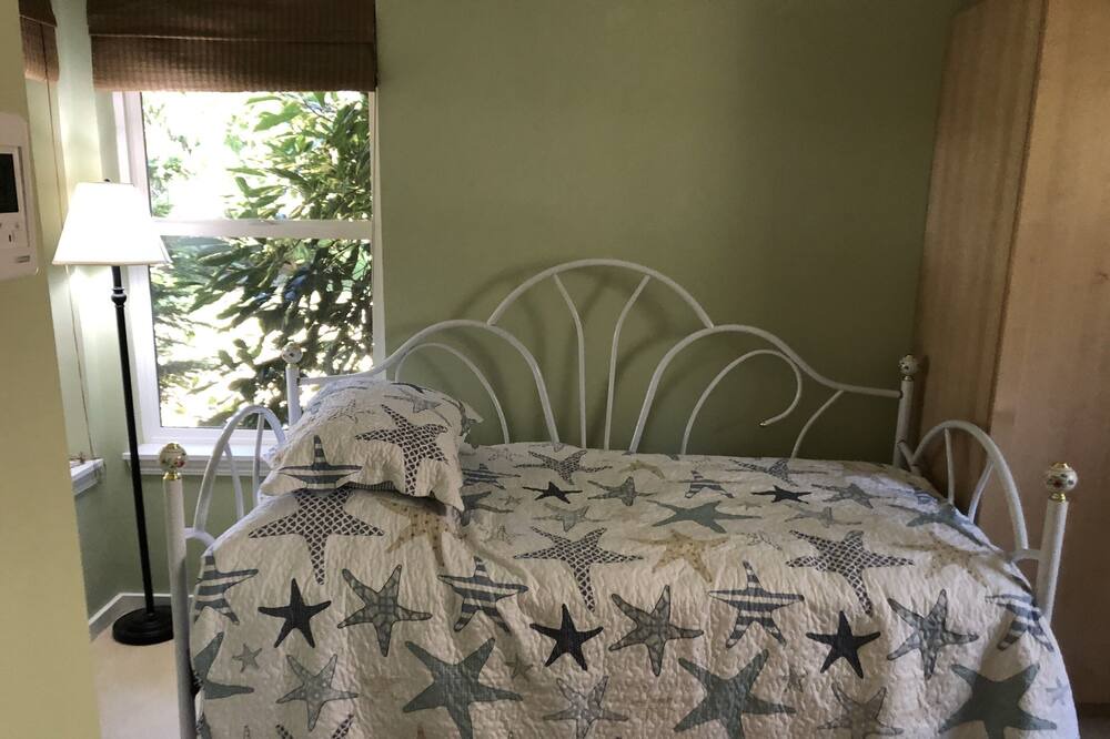 Photo of Bedroom in Everett