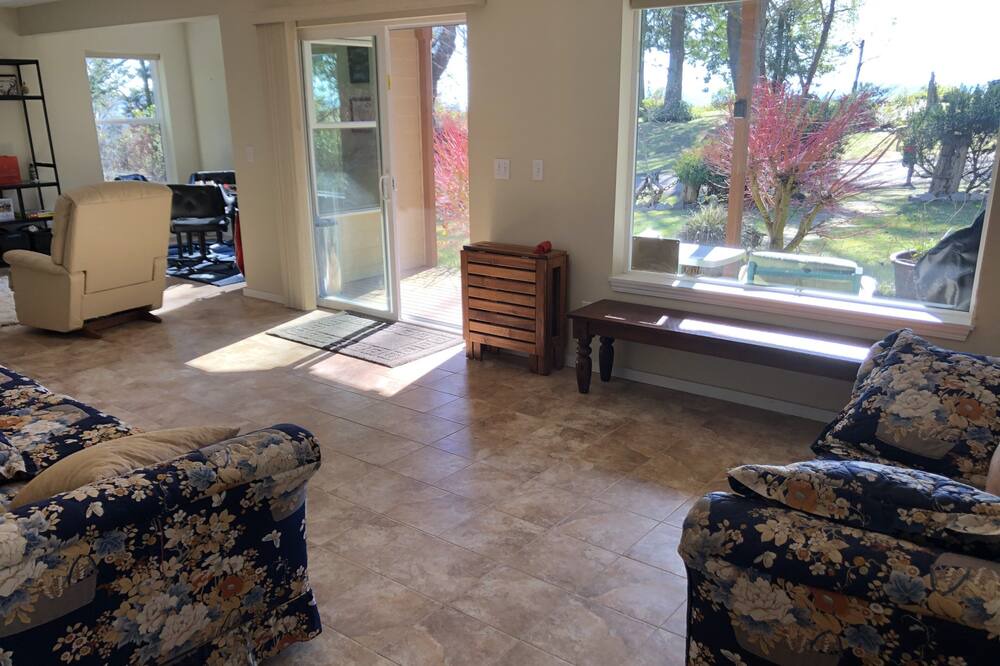 Photo of Livingroom in Everett