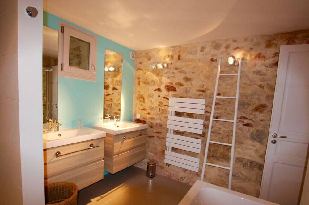 Photo of Bathroom in Saint-Remy