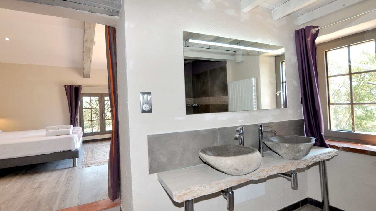 Photo of Bathroom in Oms