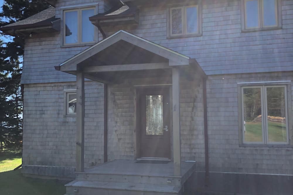 Photo of Outdoor in Red House