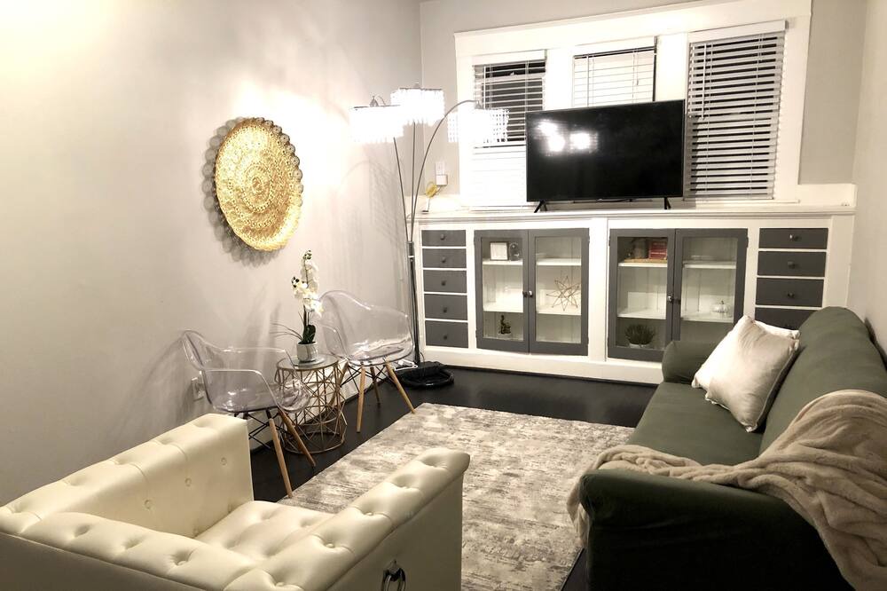Photo of Livingroom in Houston Heights