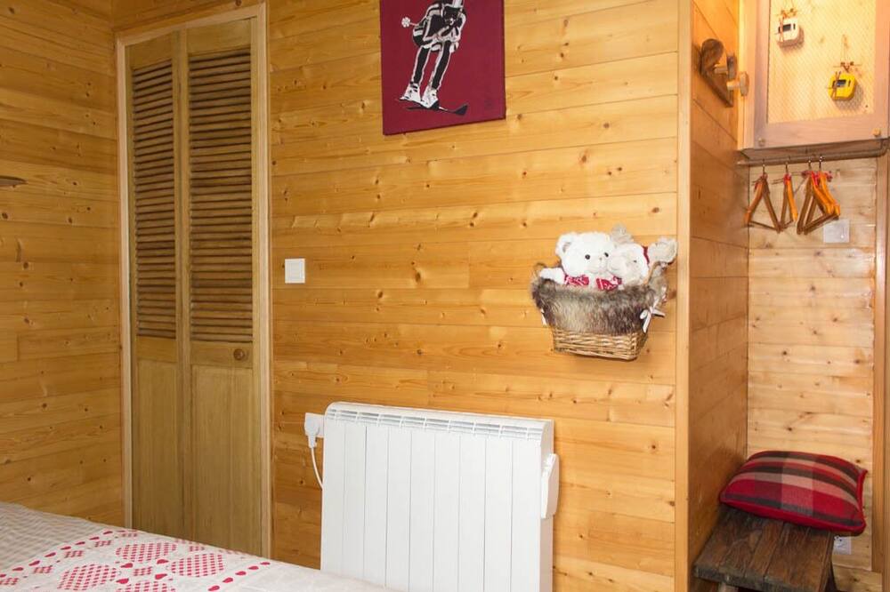 Photo of Bedroom in Thones