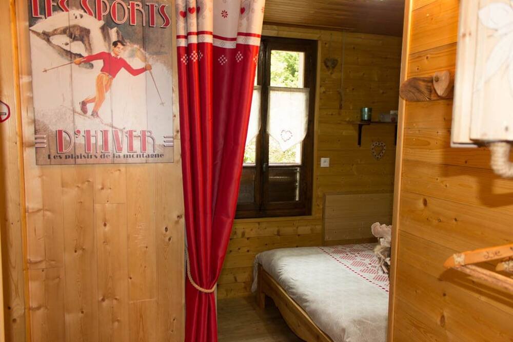 Photo of Bedroom in Thones