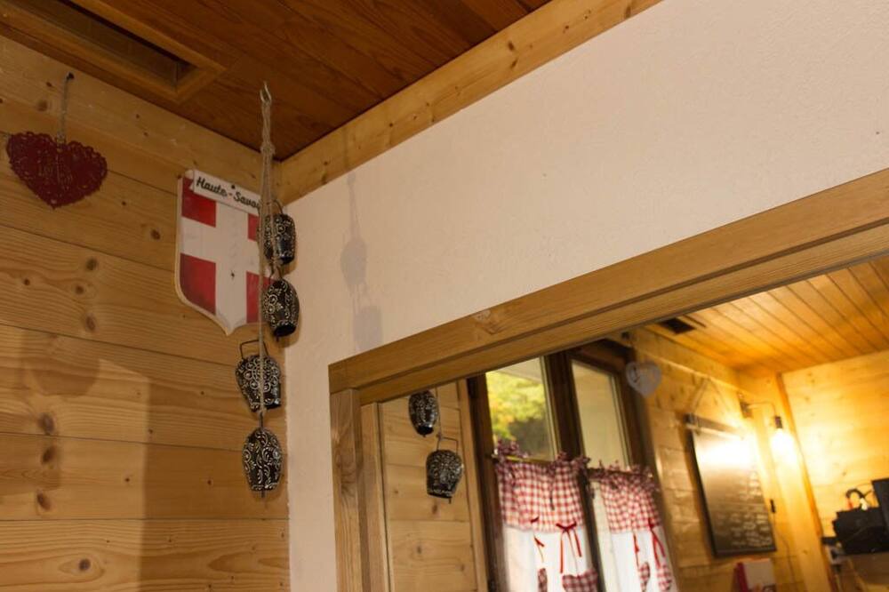 Photo of Others in Thones