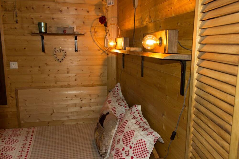 Photo of Bedroom in Thones