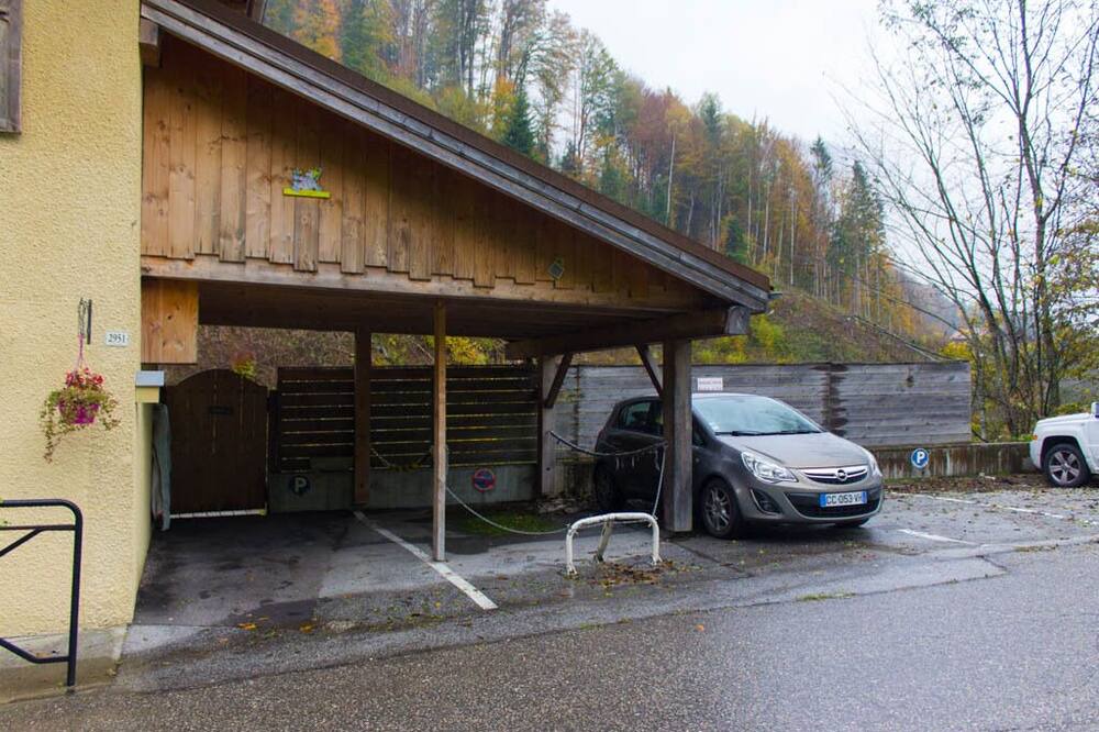 Photo of Outdoor in Thones