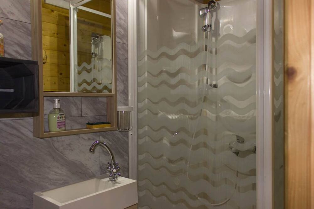 Photo of Bathroom in Thones