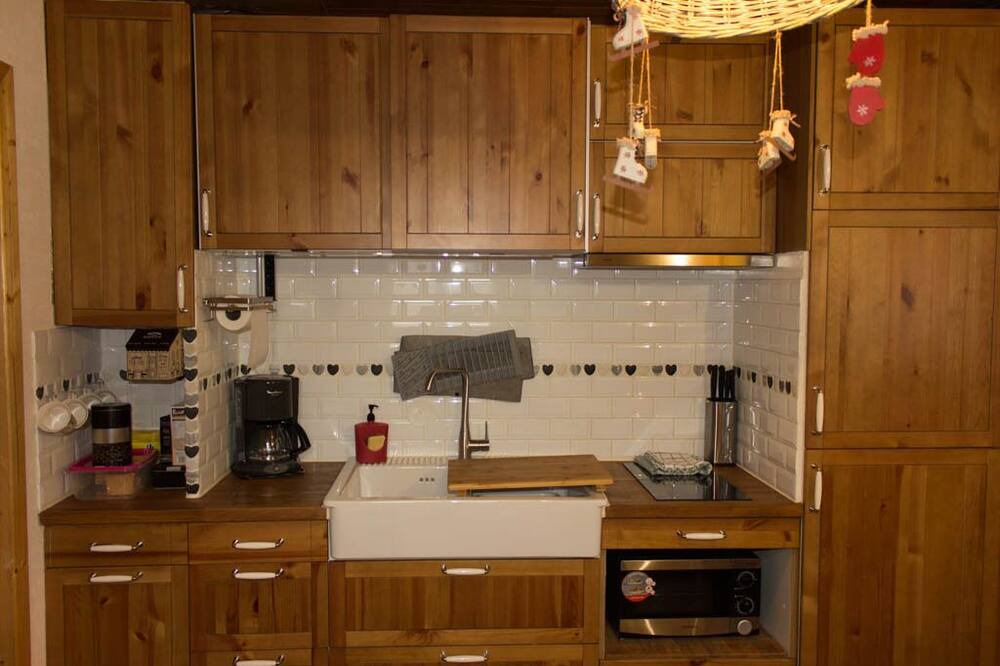 Photo of Kitchen in Thones