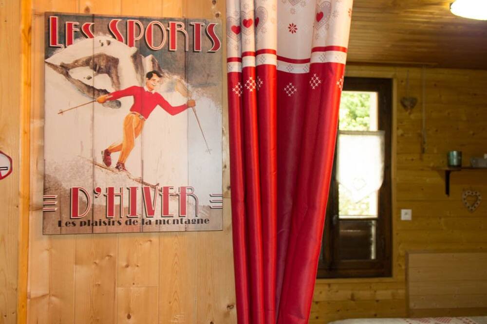 Photo of Others in Thones