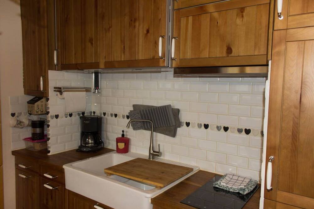 Photo of Kitchen in Thones