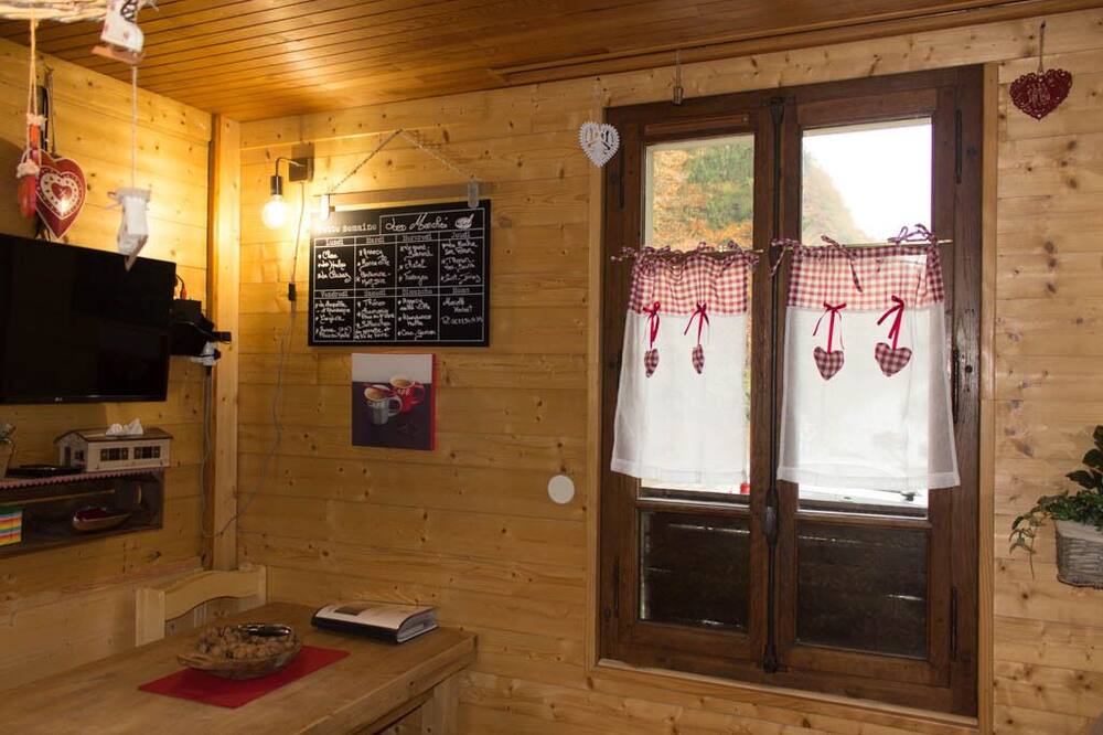 Photo of Others in Thones