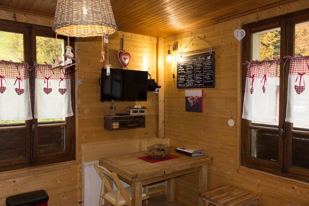 Photo of Livingroom in Thones