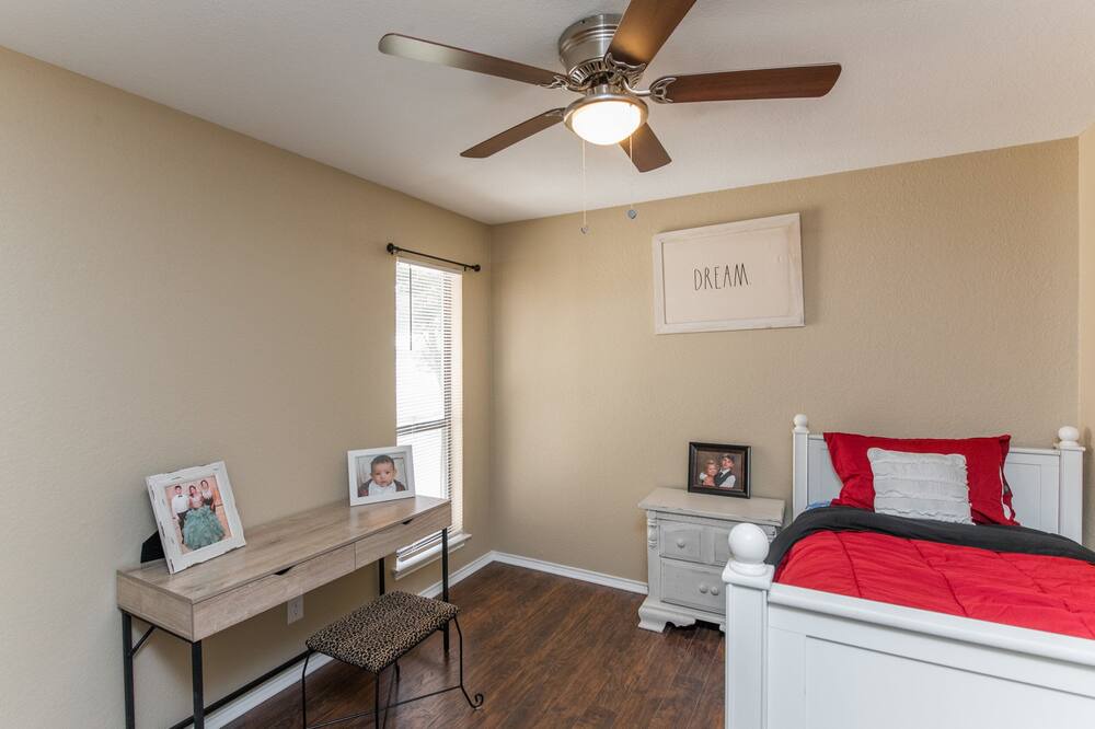 Photo of Bedroom in Red Oak