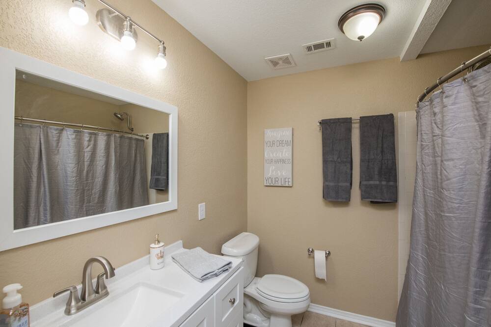 Photo of Bathroom in Red Oak