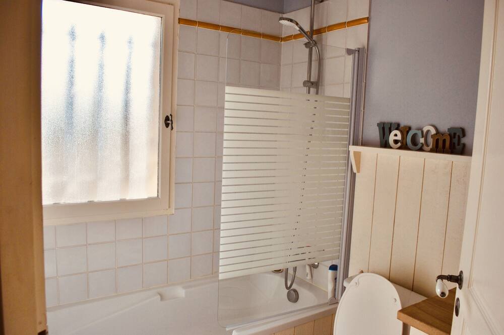 Photo of Bathroom in Durban-Corbieres