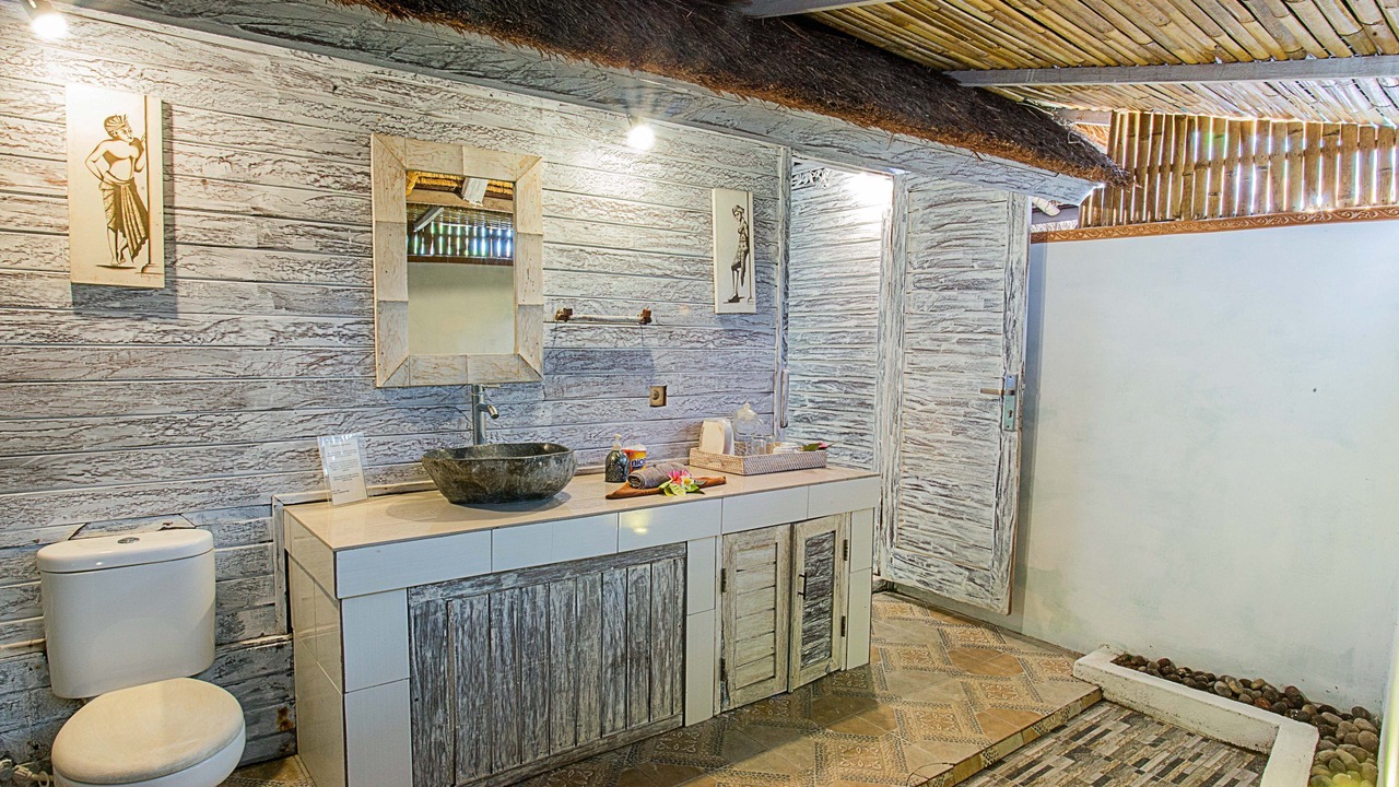 Photo of Bathroom in Mushroom Bay