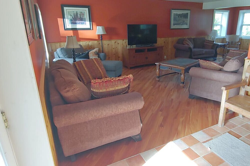 Photo of Livingroom in Port Loring