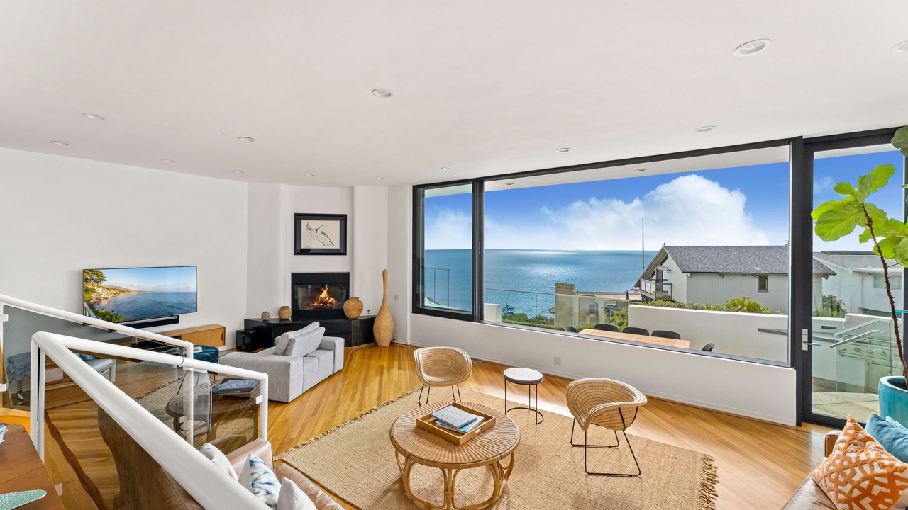 Photo of Livingroom in Western Malibu