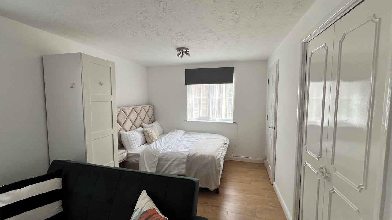 Photo of Others in Alperton