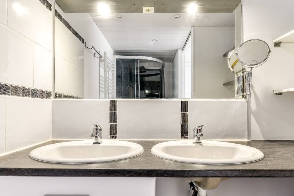 Photo of Bathroom in Conques-sur-Orbiel