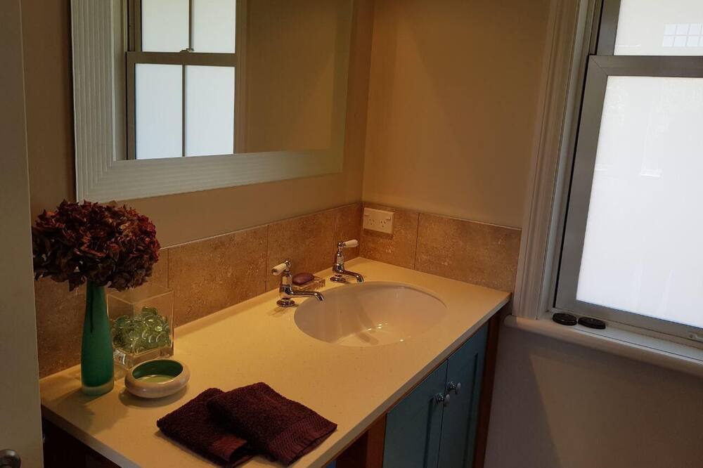 Photo of Bathroom in Puketapu