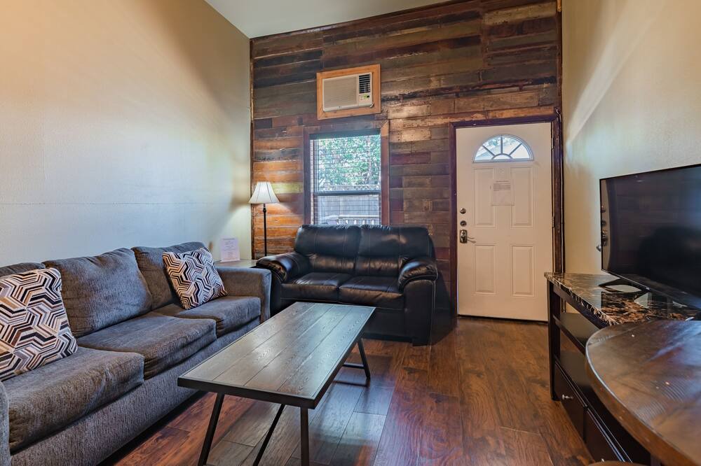 Photo of Livingroom in Five Points