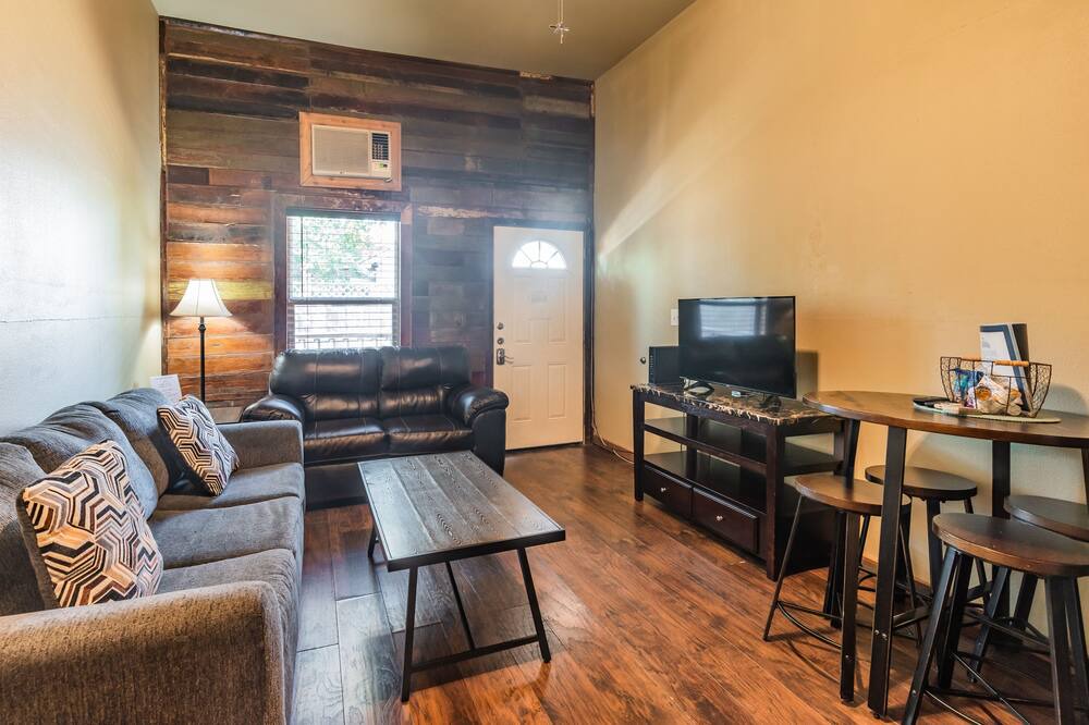 Photo of Livingroom in Five Points