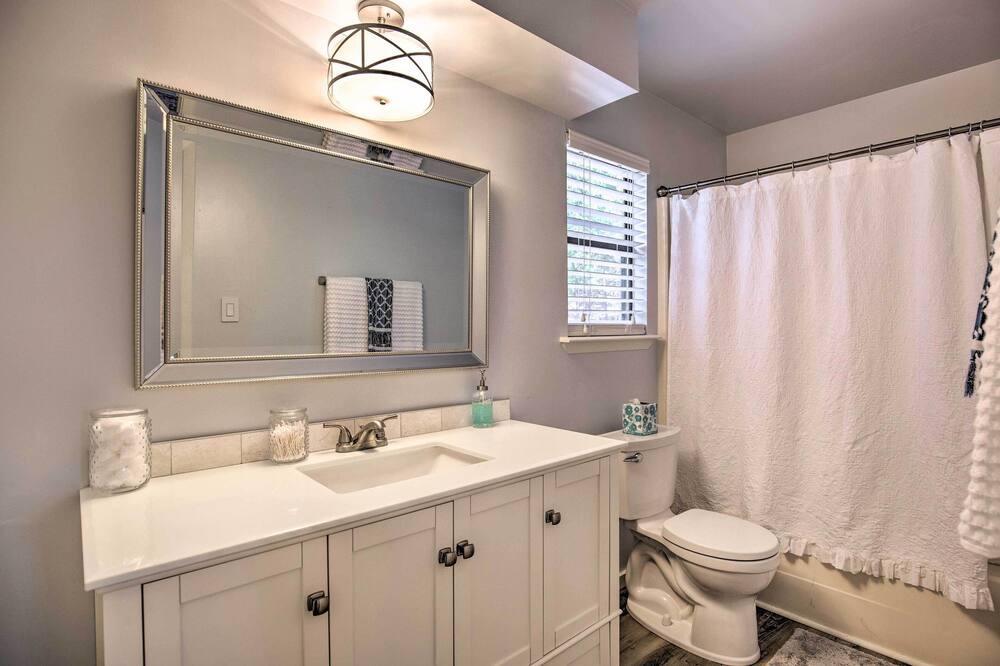 Photo of Bathroom in Pottsboro