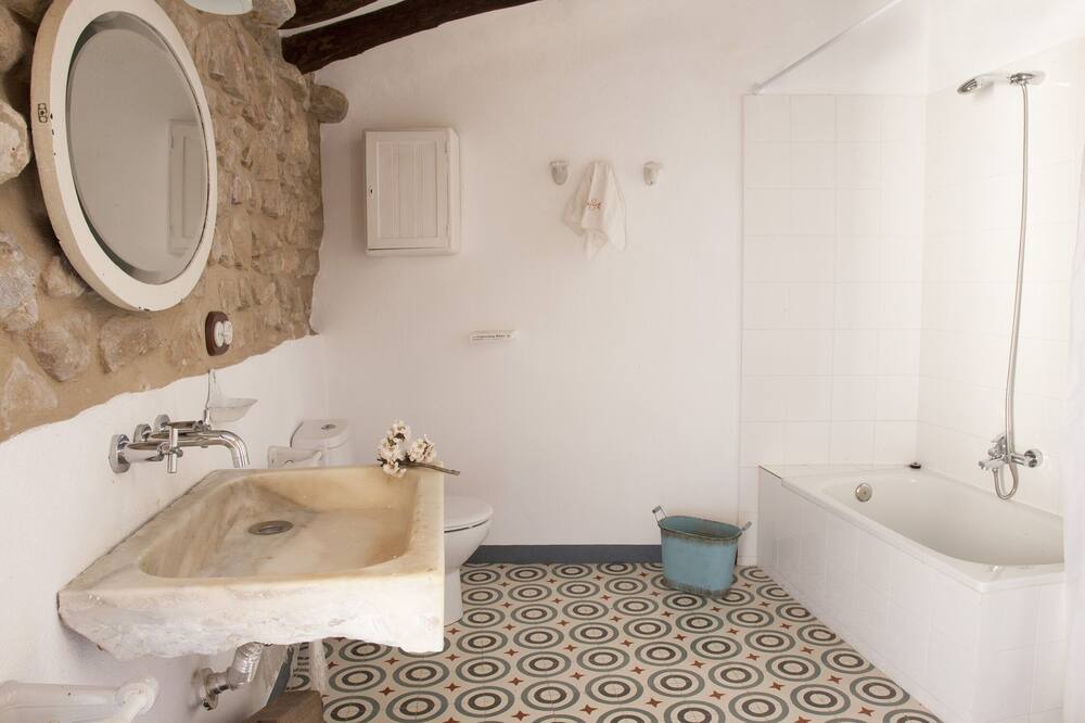 Photo of Bathroom in Calaceite