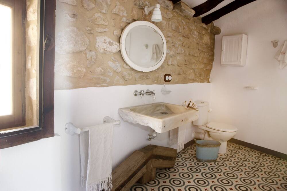 Photo of Bathroom in Calaceite
