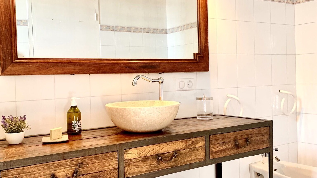 Photo of Bathroom in Eyragues