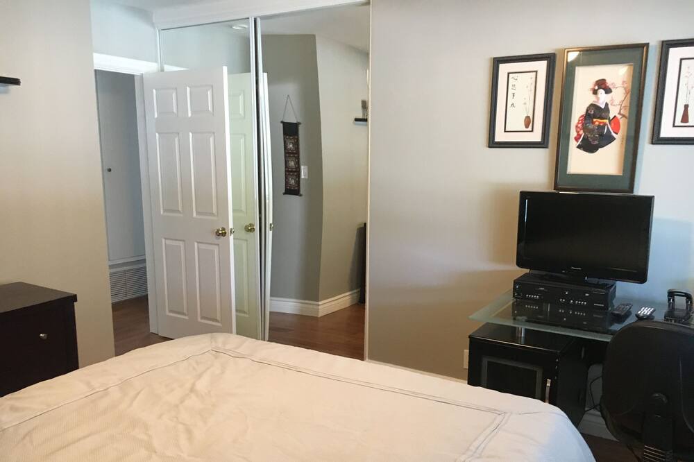 Photo of Bedroom in Canoga Park