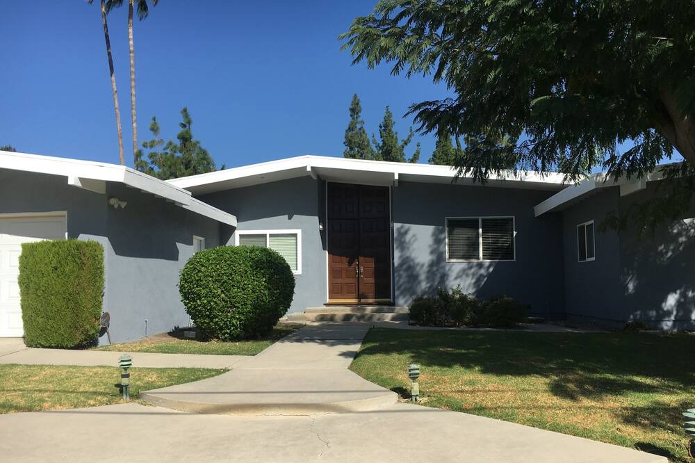 Photo of Outdoor in Canoga Park